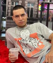 TattoXtreme o Luis Angel Rodriguez Youtuber Colombiano y miembro del Real Team meme de Mamá hada Versión mujer de la Travatón CON EXPRESIONES FACIALES EN BOCA Y CEJAS